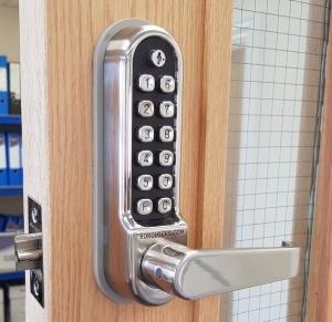 BL5401 ECP - Flat bar lever keypad with an internal lever handle, tubular latch & on the door code change function