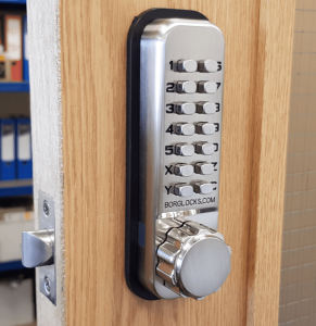 BL2521 - Tubular latch & back to back knurled knob keypads