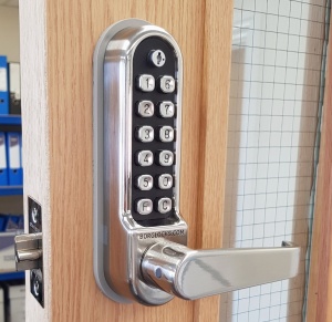 BL5401 ECP FT - FD30/FD60 fire rated flat bar lever keypad with an internal lever handle, tubular latch & on the door code change function