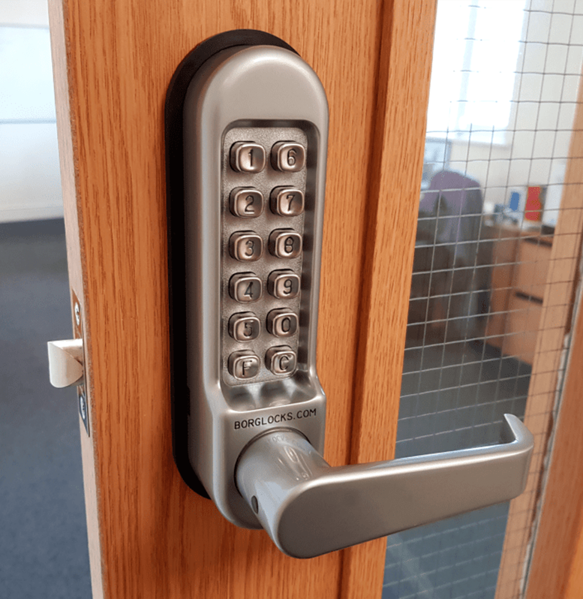 BL5451 - Back to back flat bar keypads with a tubular latch